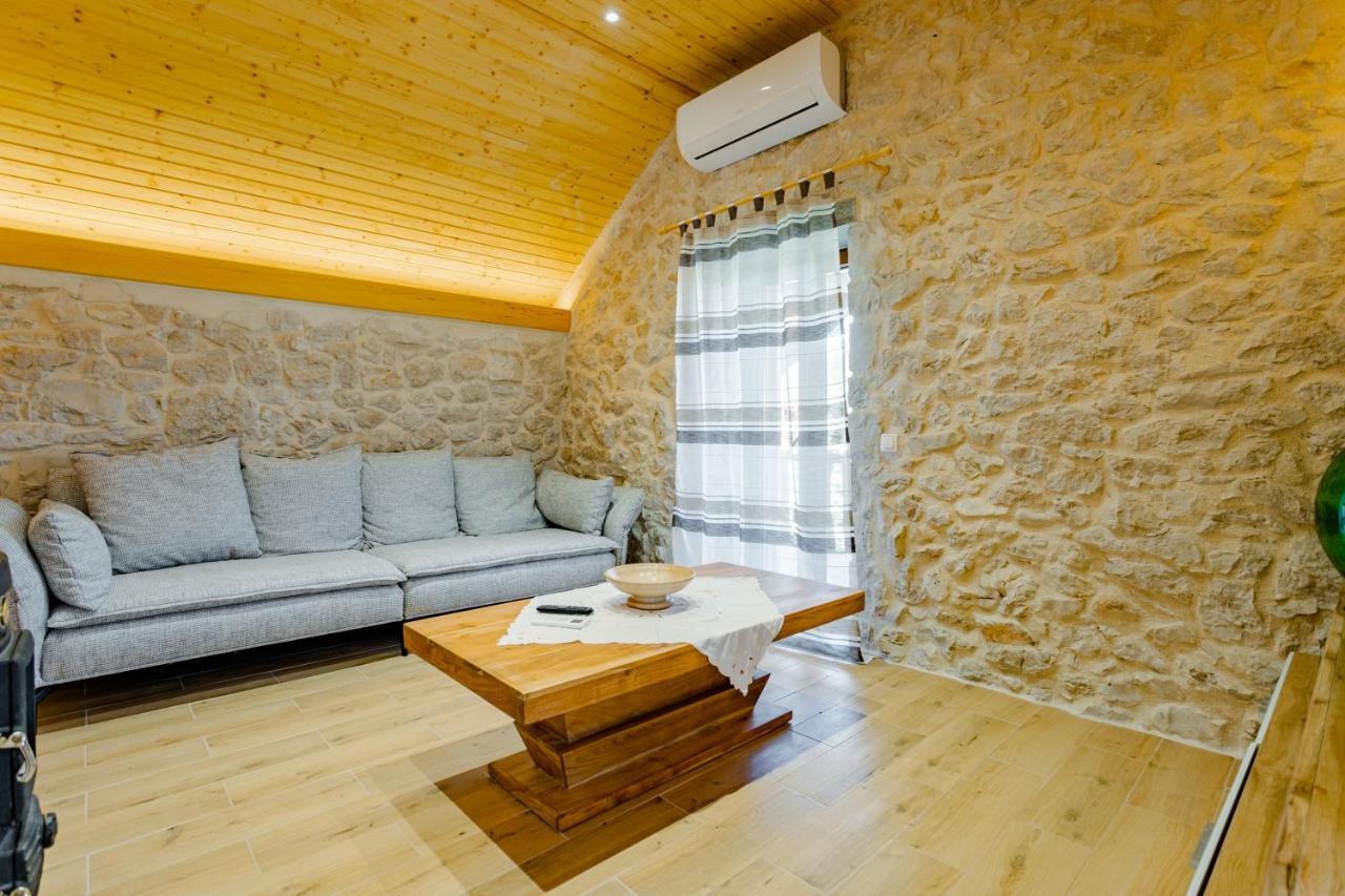 Patakun Holiday Home For 5, With Heated Pool Lecevica Zewnętrze zdjęcie
