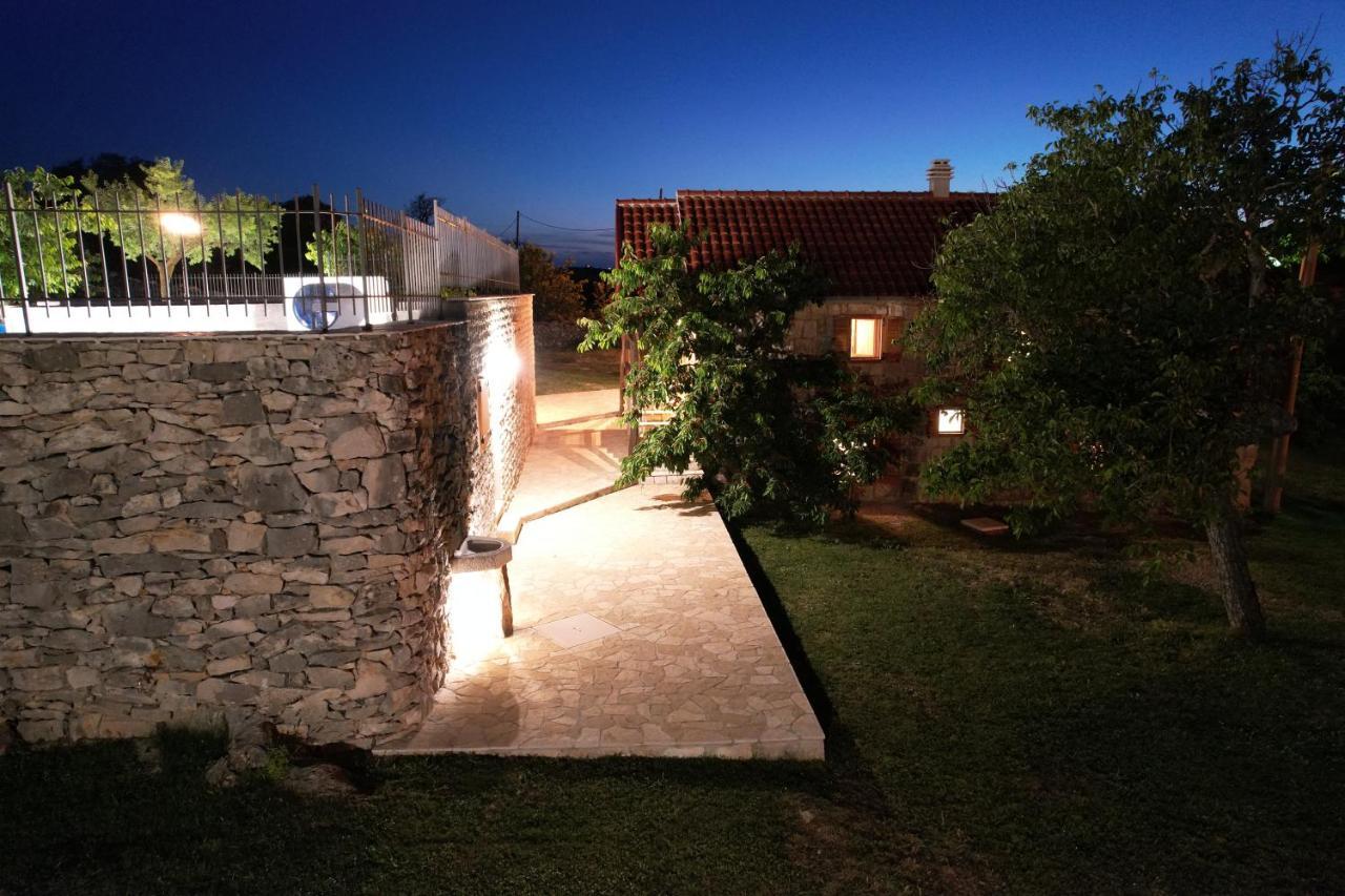 Patakun Holiday Home For 5, With Heated Pool Lecevica Zewnętrze zdjęcie